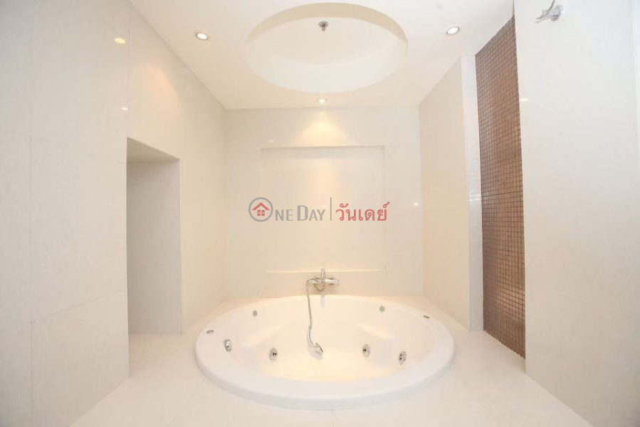 Condo for Rent: Royal Residence Park, 385 m², 4 bedroom(s) Rental Listings