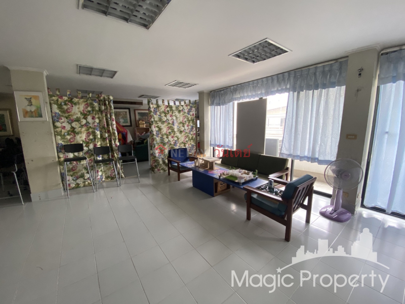 6 Floors Building for Sale in Ekkamai soi 10, Watthana, Bangkok Thailand Sales | ฿ 59Million