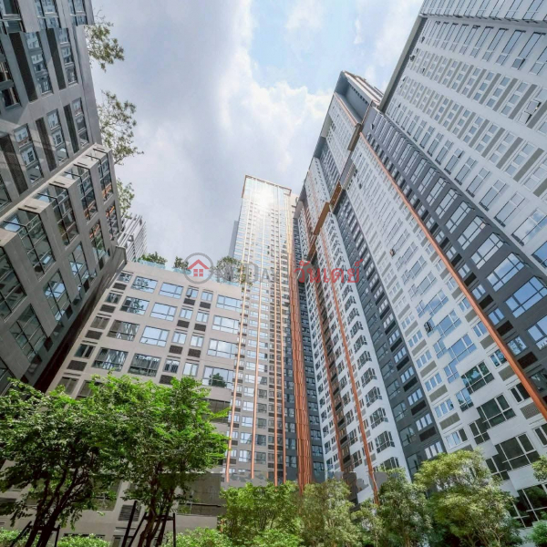 ฿ 24,000/ เดือน คอนโด 2 ห้องนอนให้เช่า: XT Huaikhwang | ที่พักอาศัยทันสมัยใกล้รถไฟฟ้า MRT