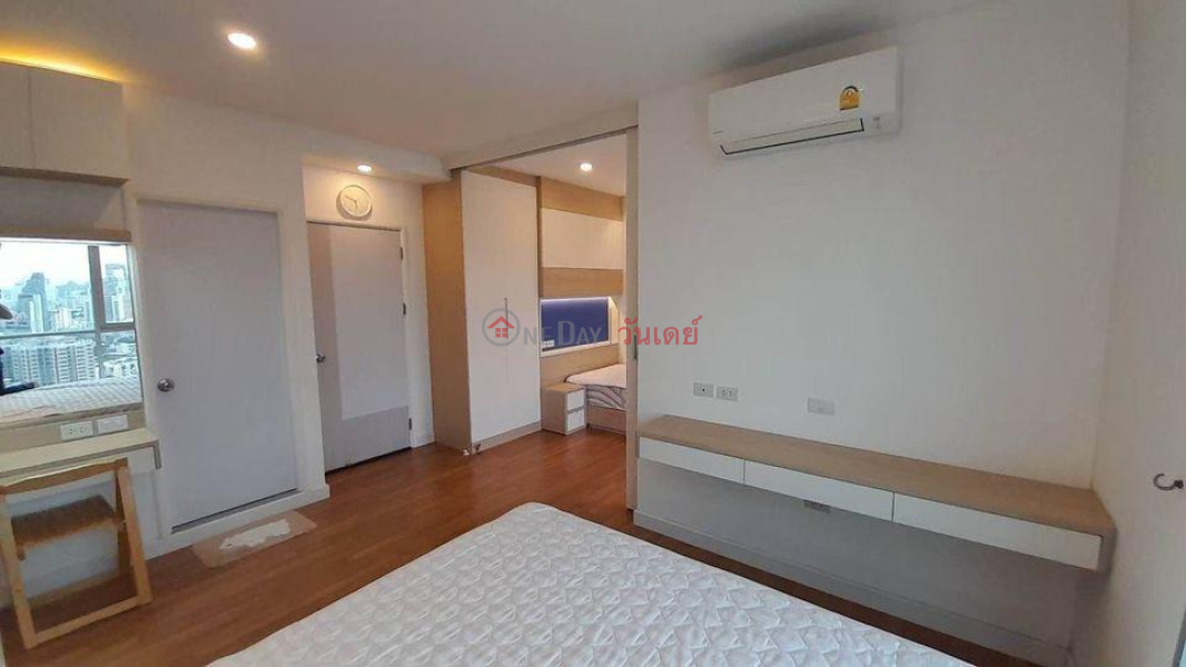 Property Search Thailand | OneDay | Residential Rental Listings Condo for Rent: Lumpini Place Ratchada-sathu, 65 m², 1 bedroom(s)