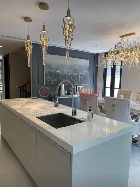 ฿ 250,000/ เดือน | 4 Bedroom Luxury Town Home at Quarter 31