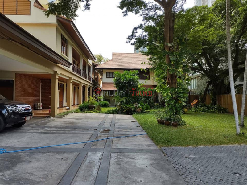 2-Single House in One Compound at Nana รายการเช่า (TRI-TP0001189)