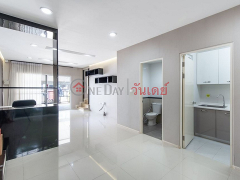 Townhouse for Rent: Baan Klang Muang Sukhumvit 77, 178 m², 3 bedroom(s) - OneDay_0