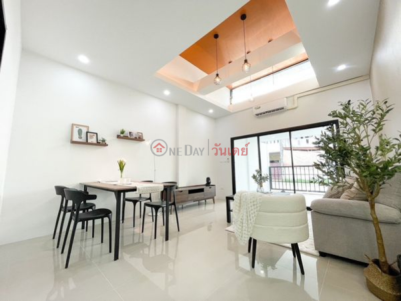 Newly built house in English style, price only 2.99 million Thailand, Sales ฿ 2.99Million