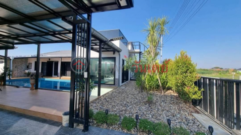 Single-storey detached house with private swimming pool _0