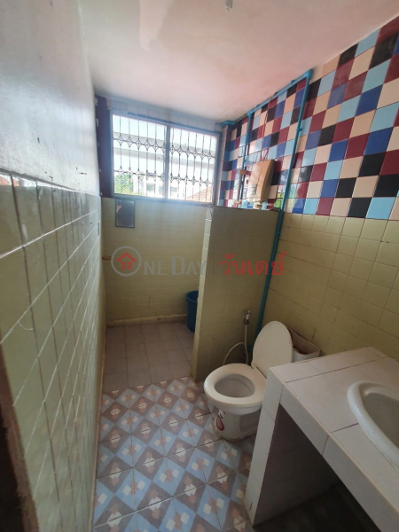 ฿ 6.5Million | 4-Bedroom Town House at Sukhumvit 71 for Renovation