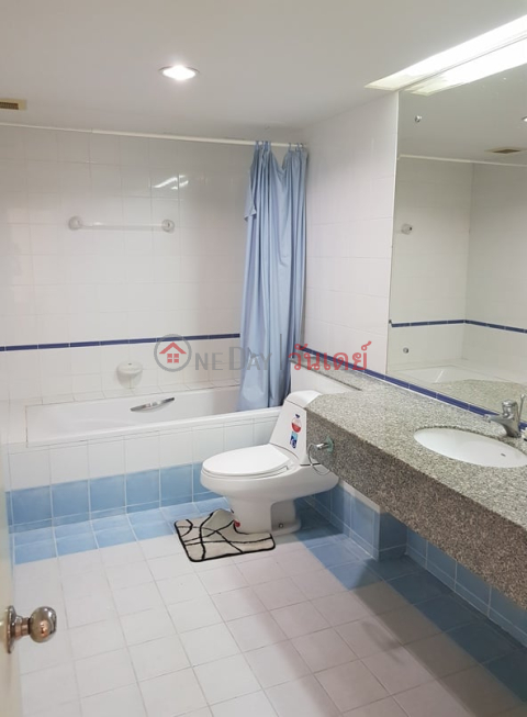 2 Bedroom Unit for Near Asoke Sukhumvit Junction _0