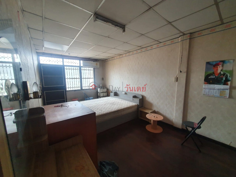 ฿ 6.5Million | 4-Bedroom Town House at Sukhumvit 71 for Renovation