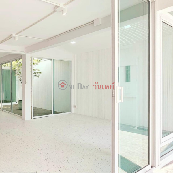 Modern Vintage 3 Beds 4 Baths Soi Sukhumvit 77 รายการขาย