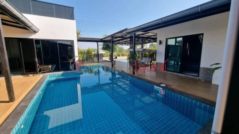 Single-storey detached house with private swimming pool _0