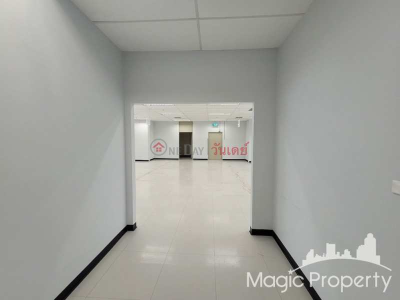 ฿ 328,630/ month | RS Tower Ratchadaphisek Road, Din Daeng, Bangkok.