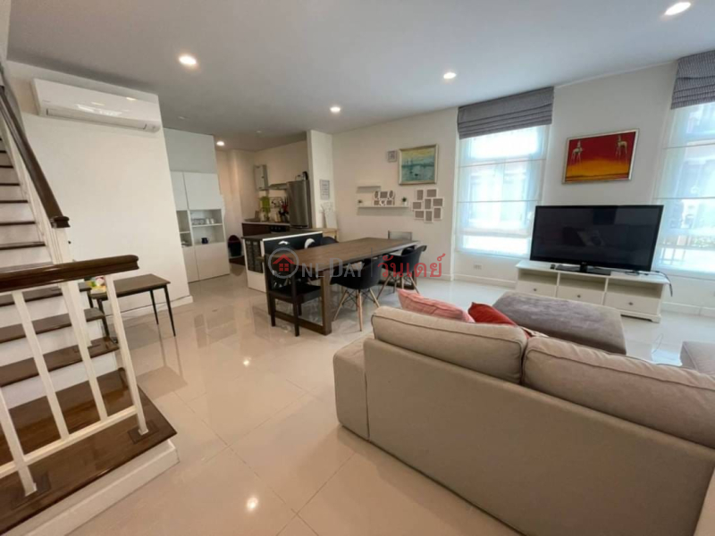 Modern spacious bright townhouse รายการขาย (TRI-TP0001278)