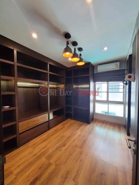 Property Search Thailand | OneDay | Residential, Rental Listings | Townhouse for Rent: Baan Klang Krung Sathon-narathiwas, 300 m², 3 bedroom(s)