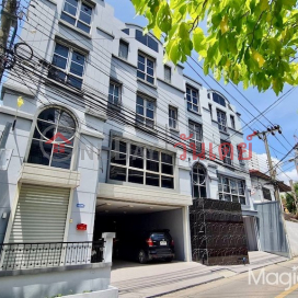 Commercial Building on Ratchadaphisek Road For Rent, Chan Kasem, Chatuchak, Bangkok _0