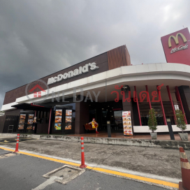 McDonald\'s Drive Thru Lotus, Ekkamai-Ramintra Expressway,Lat Phrao, Thailand