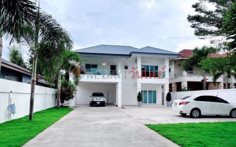 Modern 2 Storey House 3 Beds 3 Baths 89 Sukhumvit Rd Pattaya _0