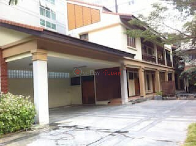 ฿ 300,000/ เดือน | 2-Single House in One Compound at Nana