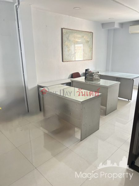 ฿ 12.5Million | 5 Floors Commercial building for Sale on Phetchaburi Road, Bang Kapi, Huai Khwang, Bangkok