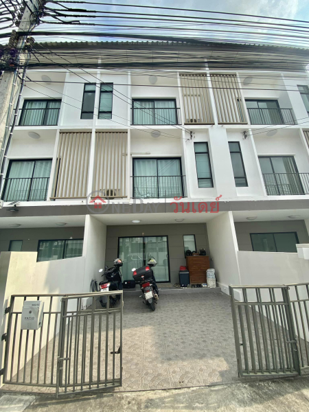 ฿ 6.5Million Patio Srinakarin Townhouse Rama 9