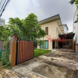 Single House With Nice Garden Ekamai (TRI-TP0001154)_0