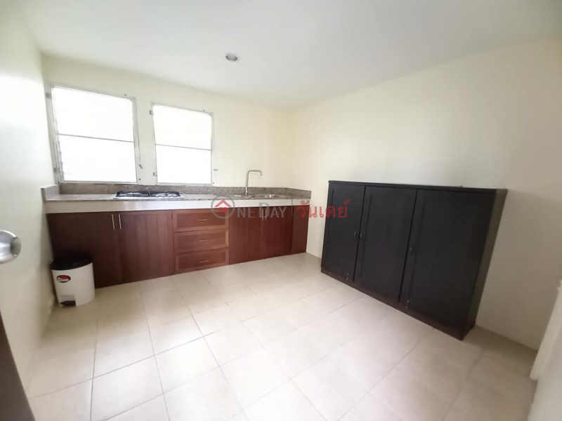 ฿ 60,000/ month Single House With Nice Garden Ekamai