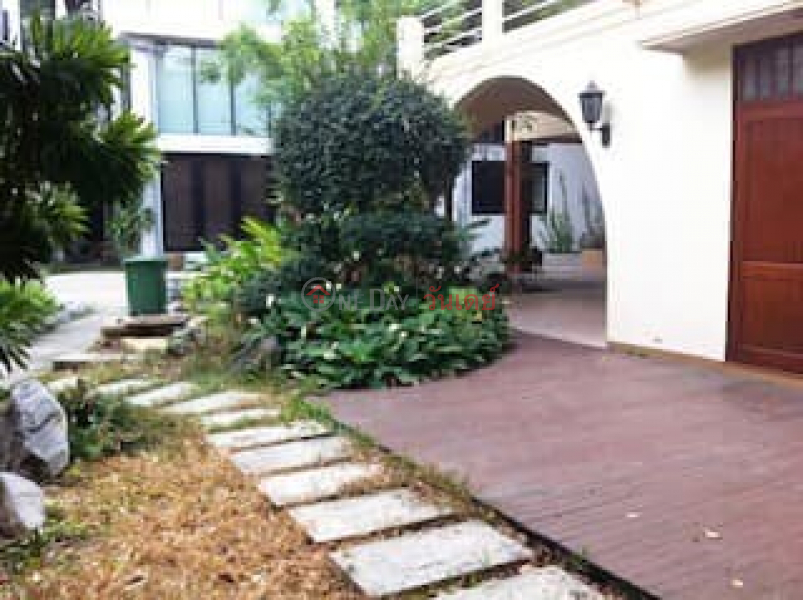 2-Single House in One Compound at Nana รายการเช่า (TRI-7770)