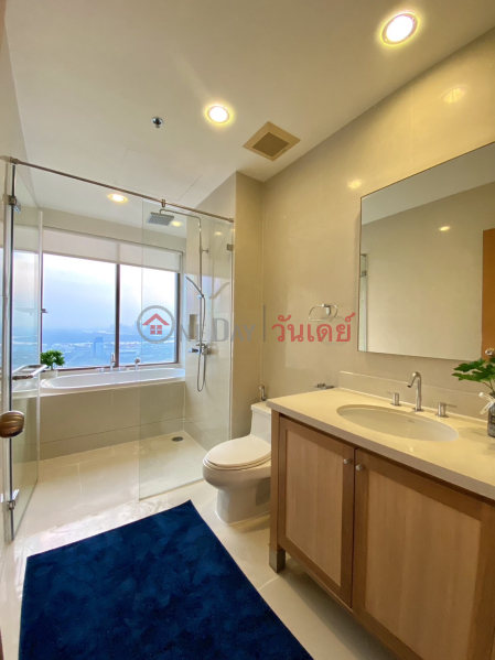 Condo for Rent: The Emporio Place, 66 m², 1 bedroom(s) Rental Listings