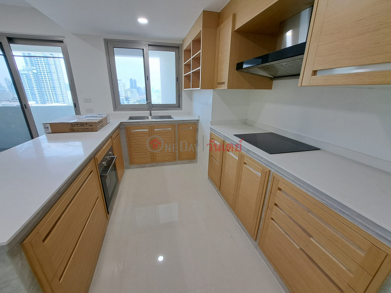 ฿ 65,000/ เดือน | 2 Bedroom Duplex Unit - Fully furnished at Phromphong