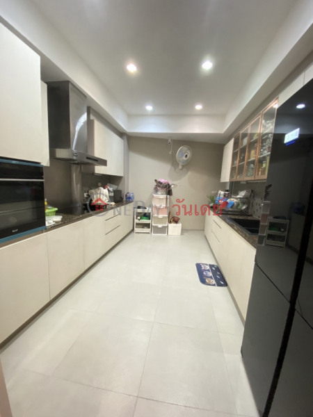 ฿ 19.8Million P01180624 townhouse for sale. Village in the middle of the city Sathorn-Chan Road, 4 bedrooms, 6 bathrooms, 38.8 square meters.