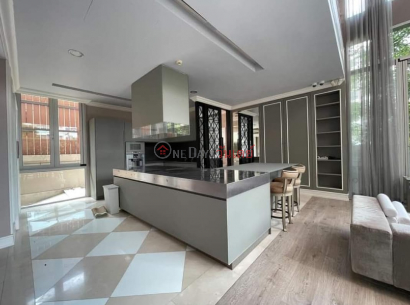 ฿ 200,000/ month Luxury Town Home Near Smitivej Thonglor