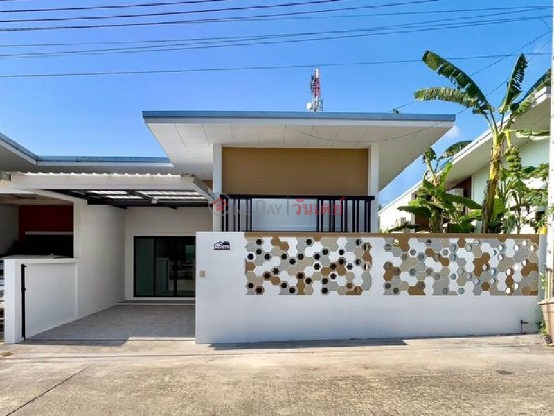 Twin house for sale at Promphan B Town Paklok Village Sales Listings