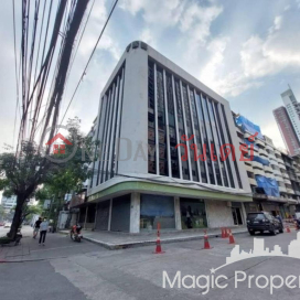 5 Floors Commercial Building For Rent on Ekkamai, Khlong Tan Nuea, Watthana, Bangkok _0