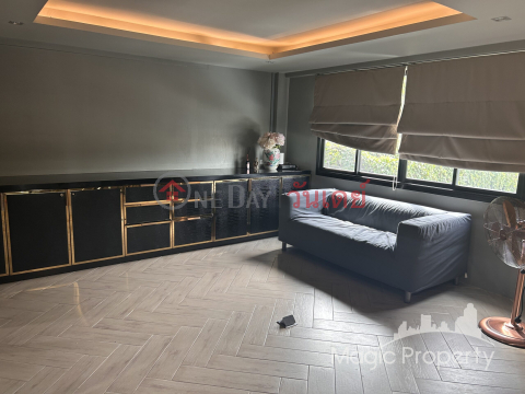 Office building for Rent on Sukhumvit 71 Road, Watthana, Bangkok _0