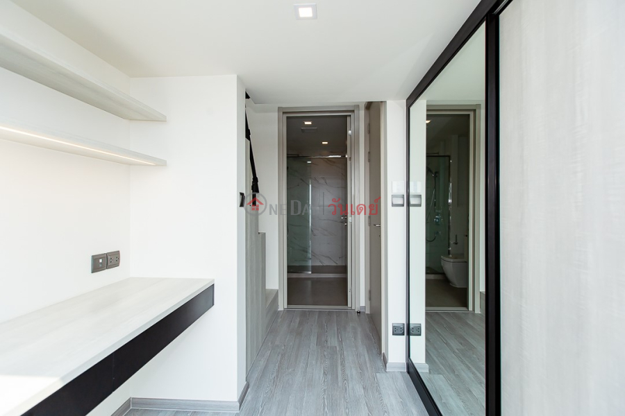 A Rare Type 1 Bedroom Loft Style Unit with Working Office Space at the Brand New Condominium Project รายการเช่า