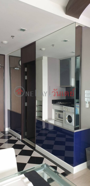 Condo for Rent: Sky Walk Condominium, 54 m², 1 bedroom(s) Rental Listings