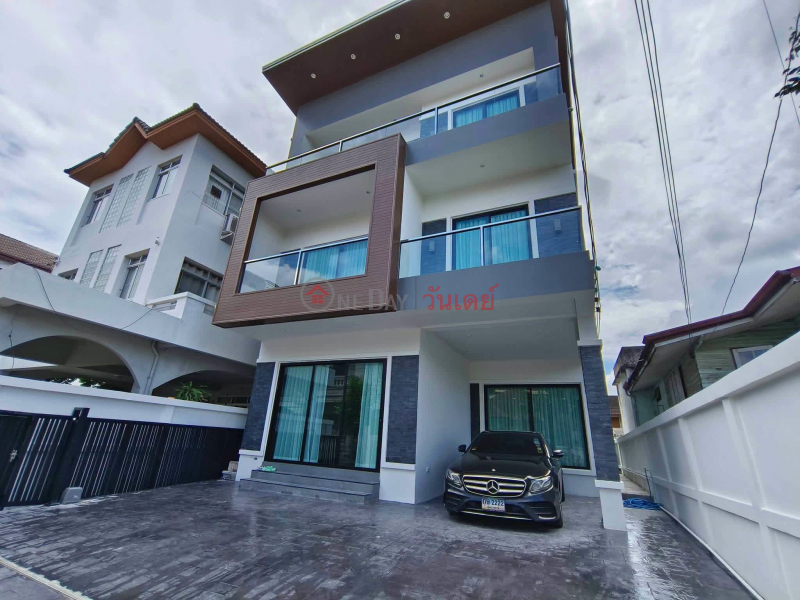 บ้านเดี่ยว 3 ชั้นหลังใหม่เอี่ยม สำหรับขายและให้เช่า – สุขุมวิท 65 รายการขาย