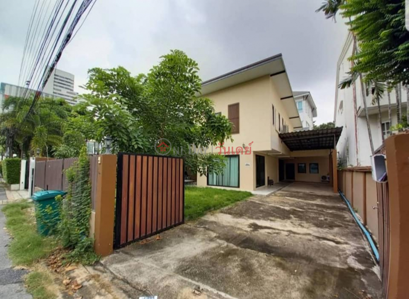 Single House With Nice Garden Ekamai รายการเช่า (TRI-8306)