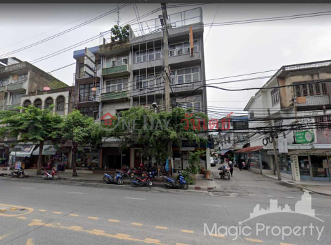 4 Floors Shophouse For Rent in Soi Sukhumvit 71(Pridi 32),Watthana, Bangkok _0