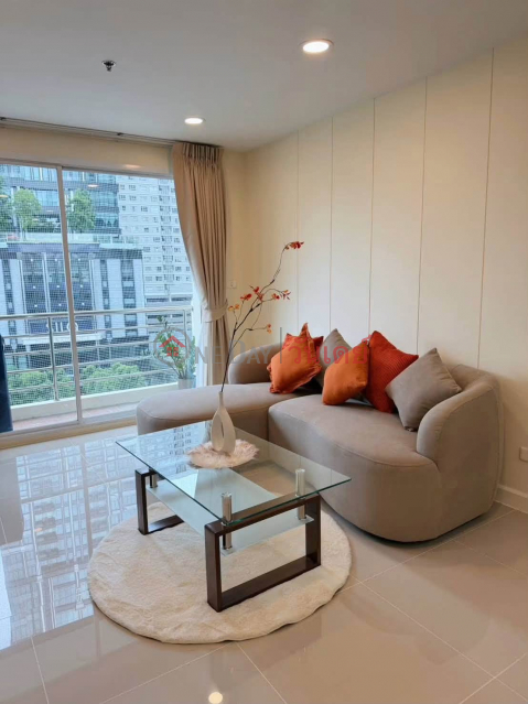 Newly Renovated 2-Bed Low-Rise Apartment (668-9350522271)_0