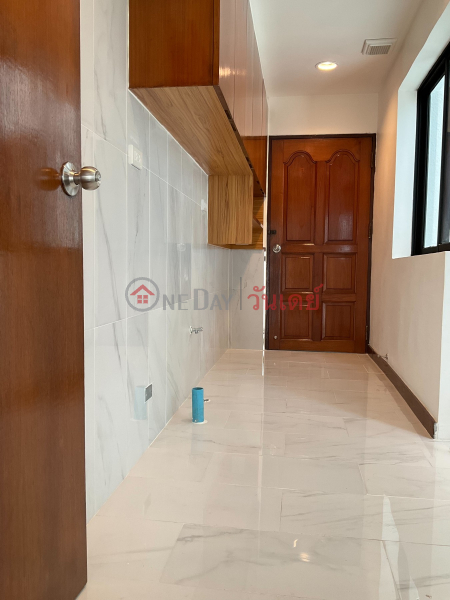 ฿ 30,000/ month, Condo for Rent: Kiarti Thanee City Mansion, 100 m², 1 bedroom(s)