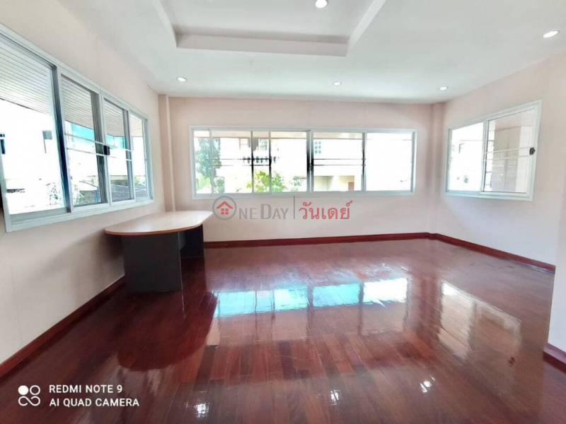 Single House in Prompong For office Rental Listings (TRI-7894)