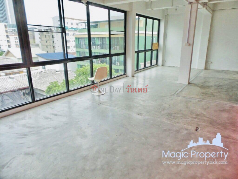 ฿ 64Million Commercial Building 5 floors For Sale, On Ratchadaphisek Road, Bangkok