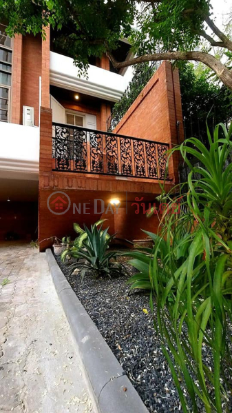 ฿ 150,000/ เดือน | 6-Storey Townhouse Near BTS Ploenchit