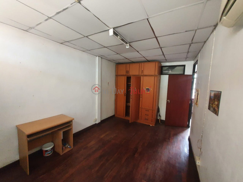 4-Bedroom Town House at Sukhumvit 71 for Renovation, ประเทศไทย, ขาย | ฿ 6.5Million