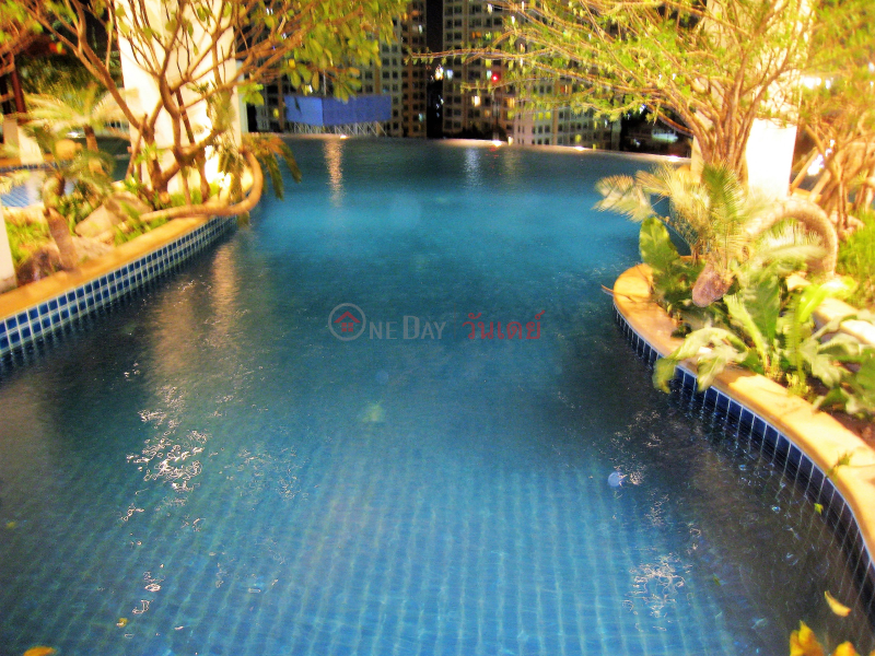 Condo for Rent: Sky Walk Condominium, 52 m², 1 bedroom(s) Rental Listings