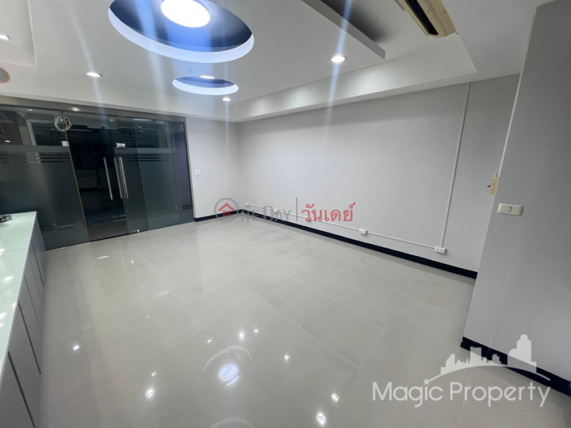 Modern Town, Khlong Tan Nuea, Watthana, Bangkok Thailand, Rental ฿ 16,000/ month