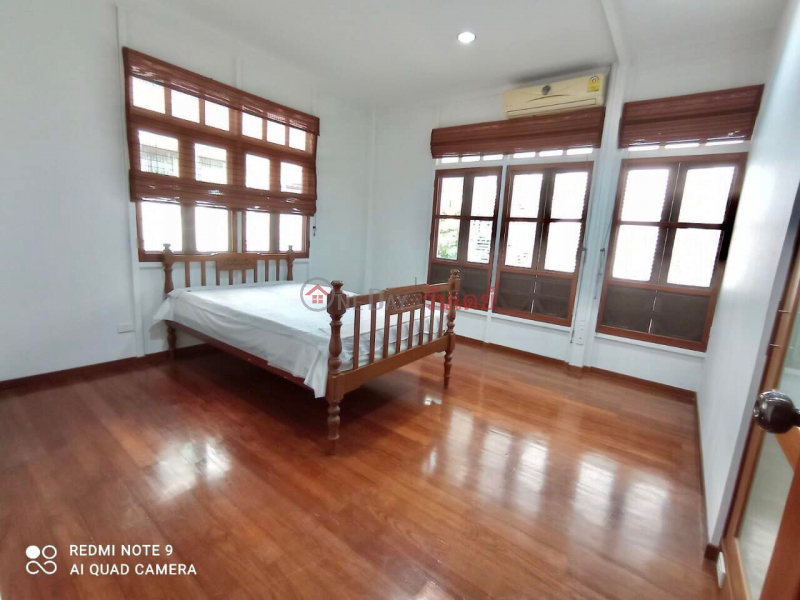 Single House in Compound closed BTS Prompong Rental Listings