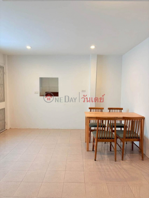 Retro-Style House for Rent in Pattanakarn 69, Pet Friendly _0