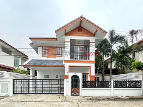 Large detached house, 4 bedrooms (668-9339175214)_0