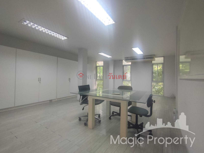 ฿ 31.49Million | 5 Storey Building for sale Soi Itsaraphap 5, Khlong San, Bangkok